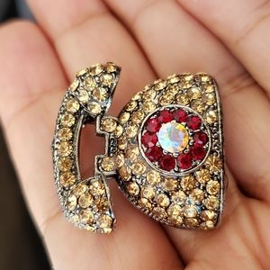 Vintage style brooch pin nwot